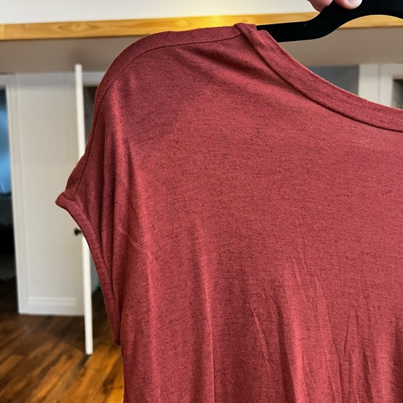 Minimum T-Shirt with Open Back - Picture 5 of 8